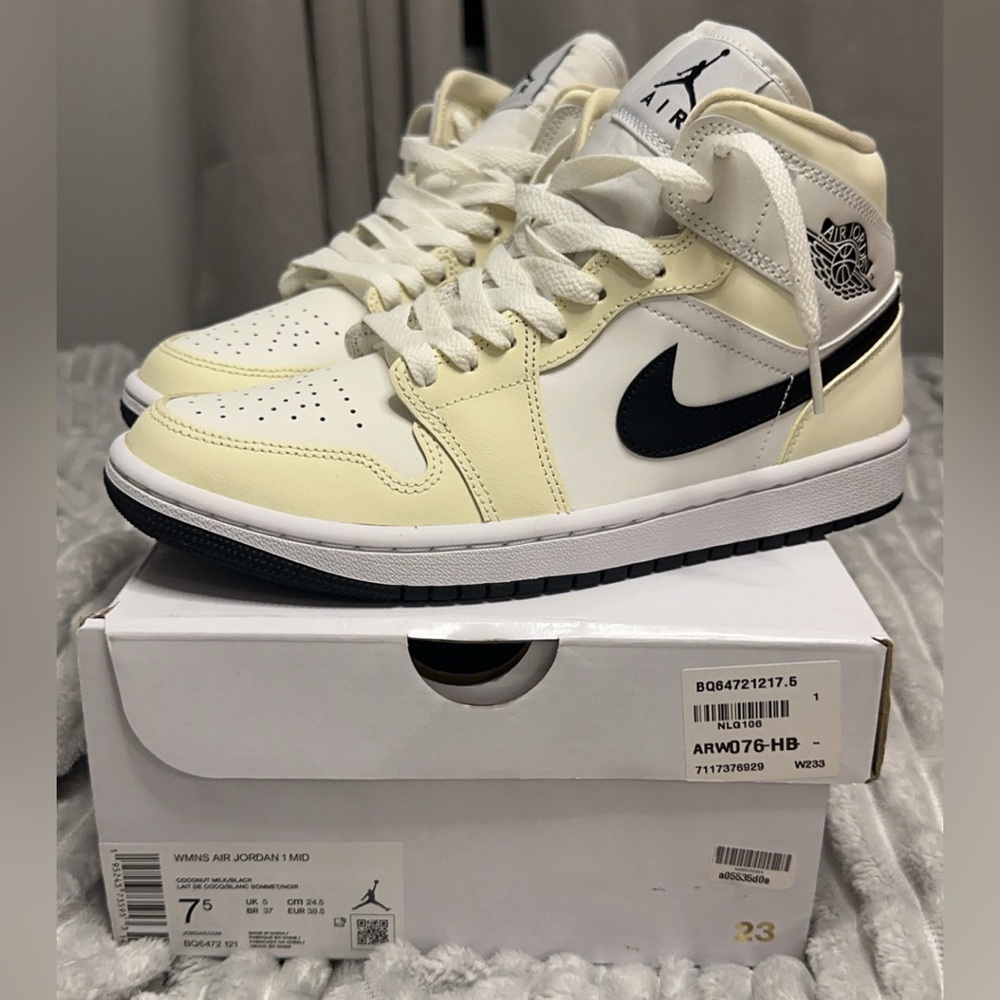 Jordan 1 mids